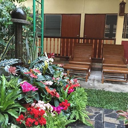 Siriwan Guesthouse เชียงใหม่ ภายนอก รูปภาพ
