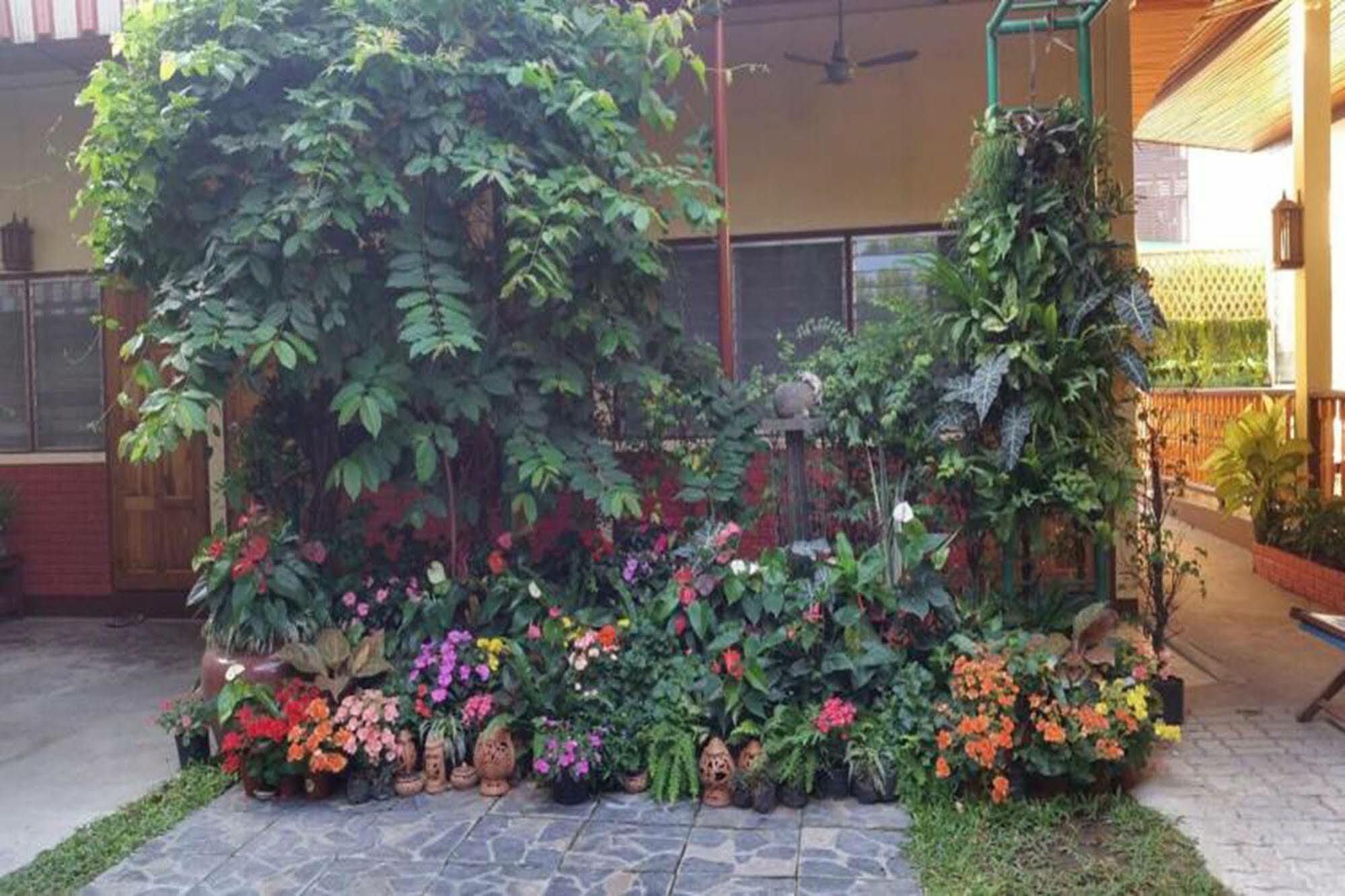 Siriwan Guesthouse เชียงใหม่ ภายนอก รูปภาพ
