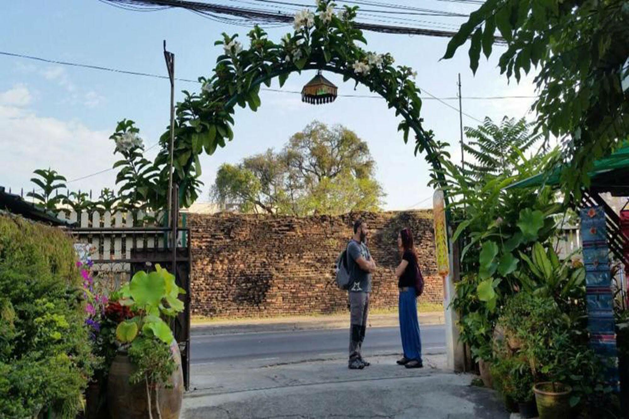 Siriwan Guesthouse เชียงใหม่ ภายนอก รูปภาพ