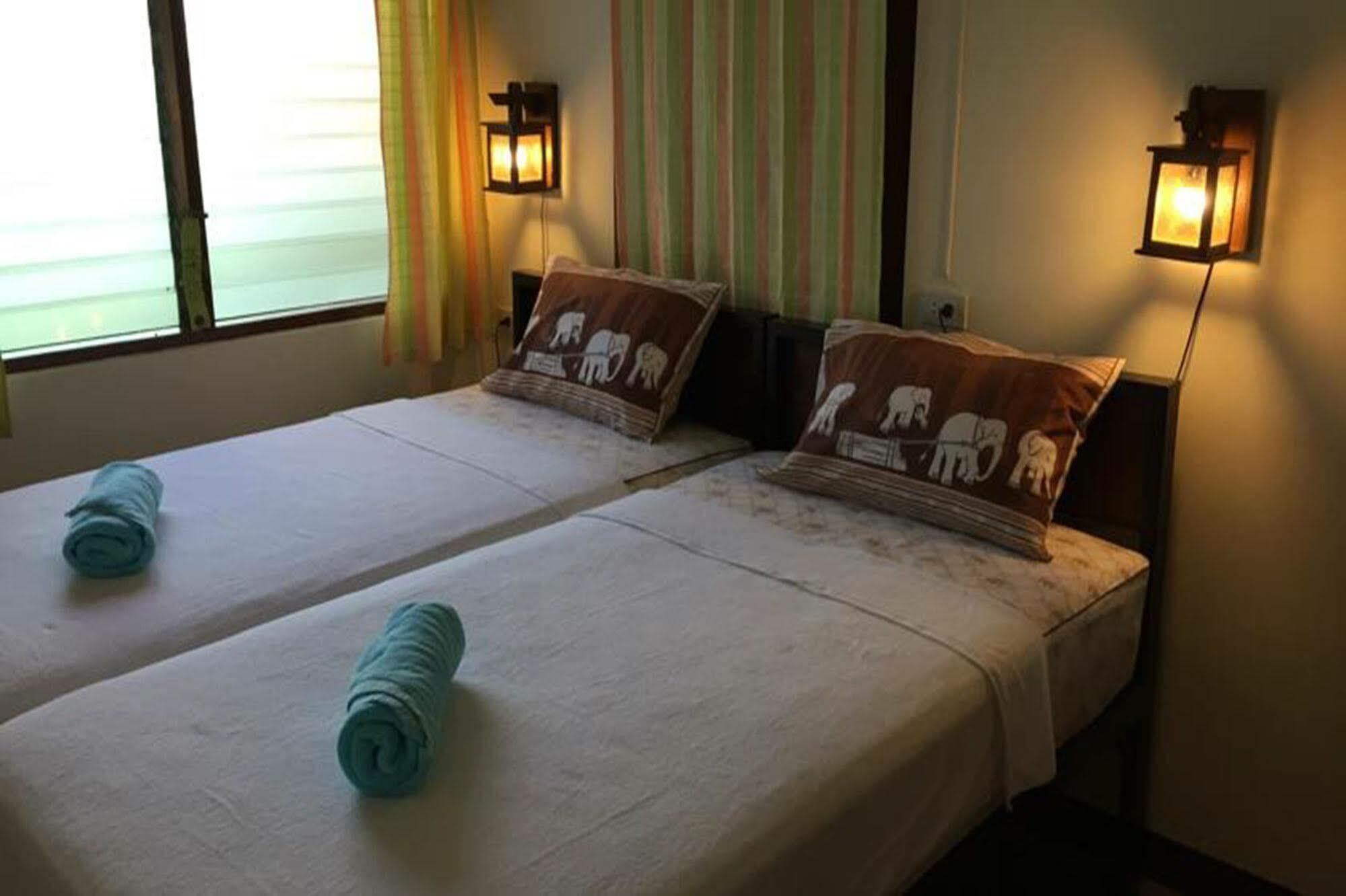 Siriwan Guesthouse เชียงใหม่ ภายนอก รูปภาพ