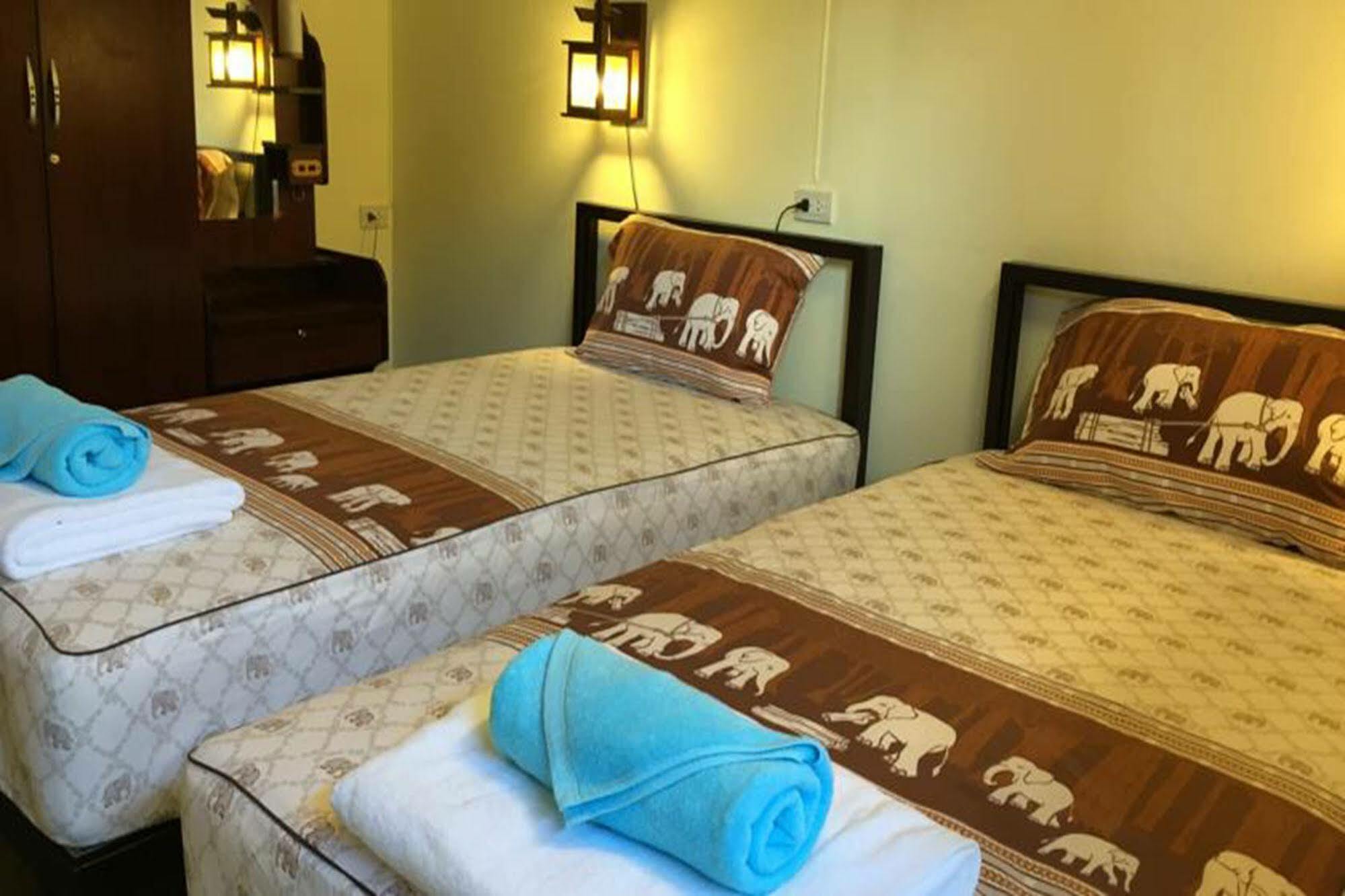 Siriwan Guesthouse เชียงใหม่ ภายนอก รูปภาพ