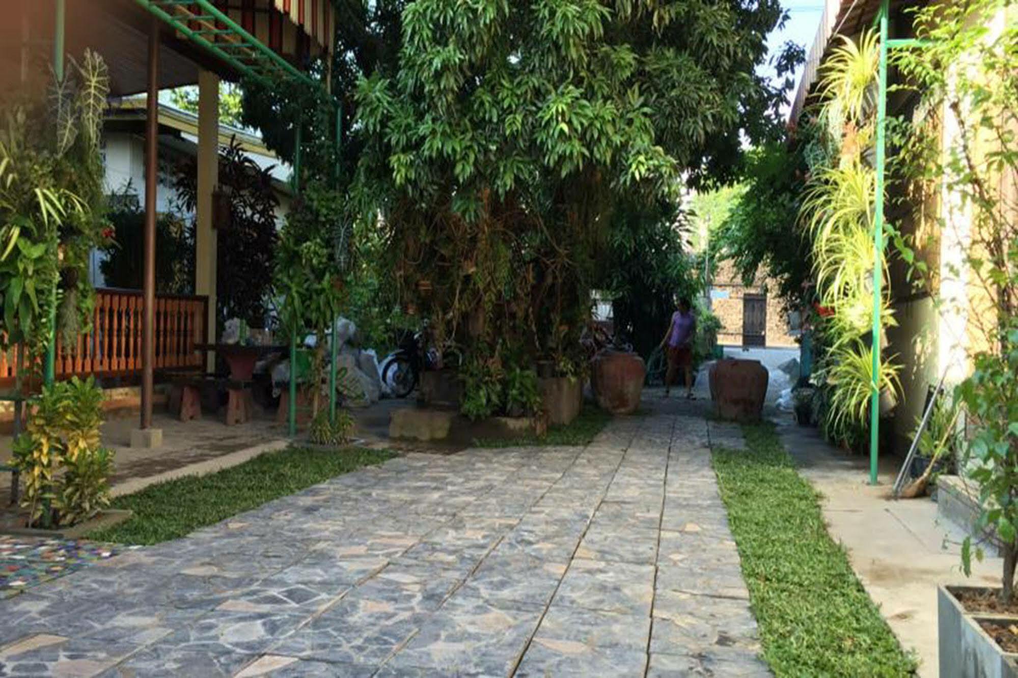 Siriwan Guesthouse เชียงใหม่ ภายนอก รูปภาพ